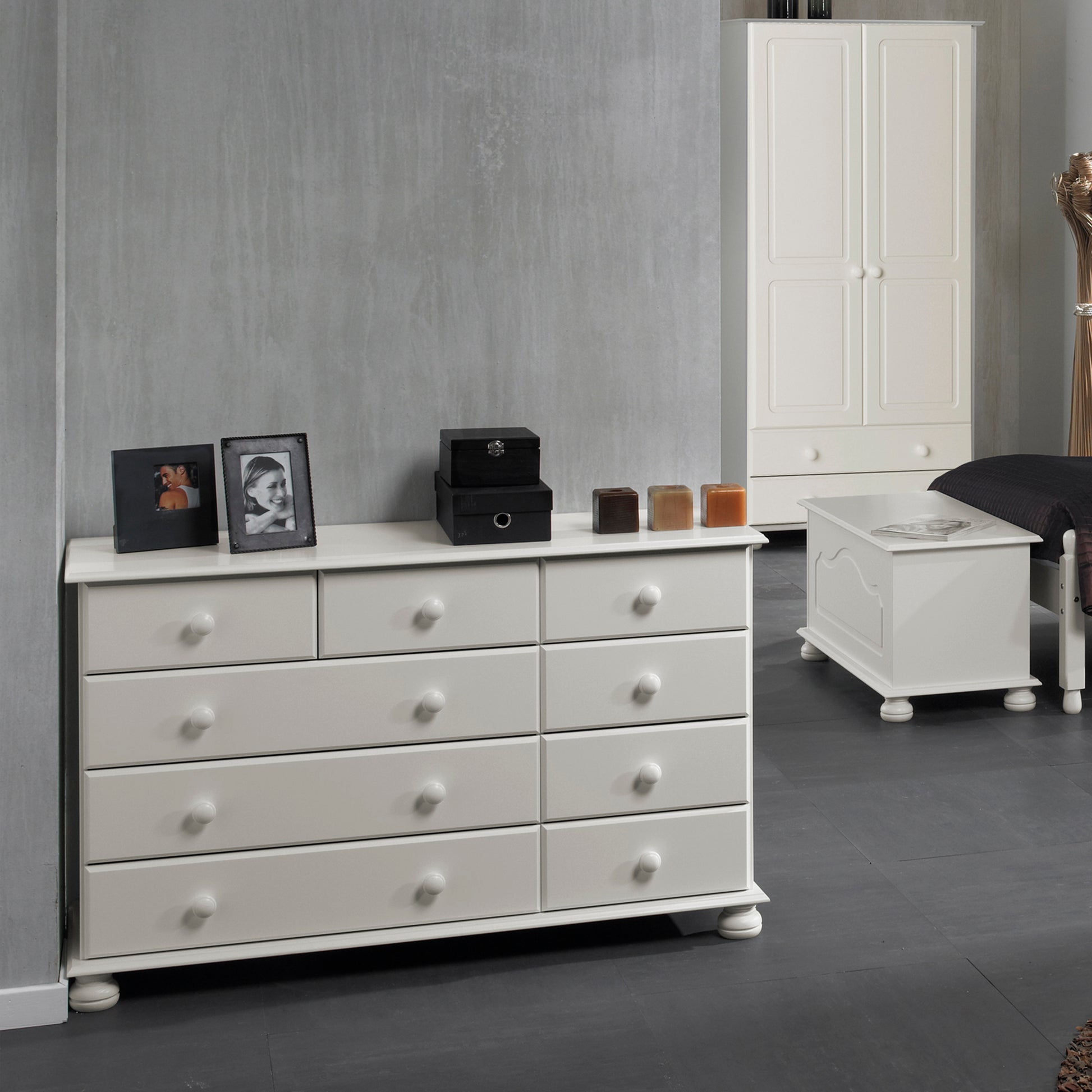 Copenhagen  2 + 3 + 4 Drawer Extra wide chest in White