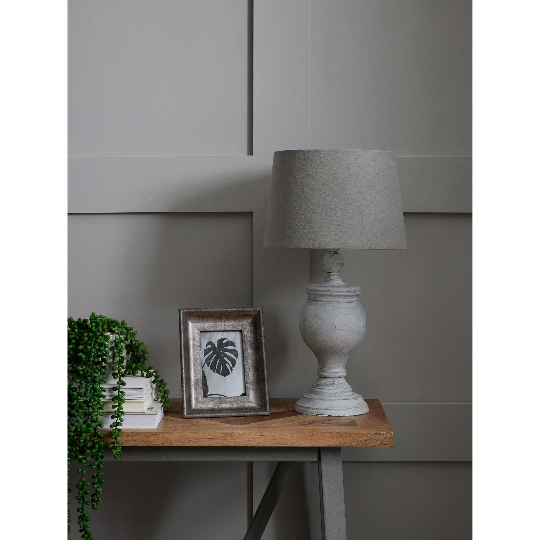 Uthina Table Lamp