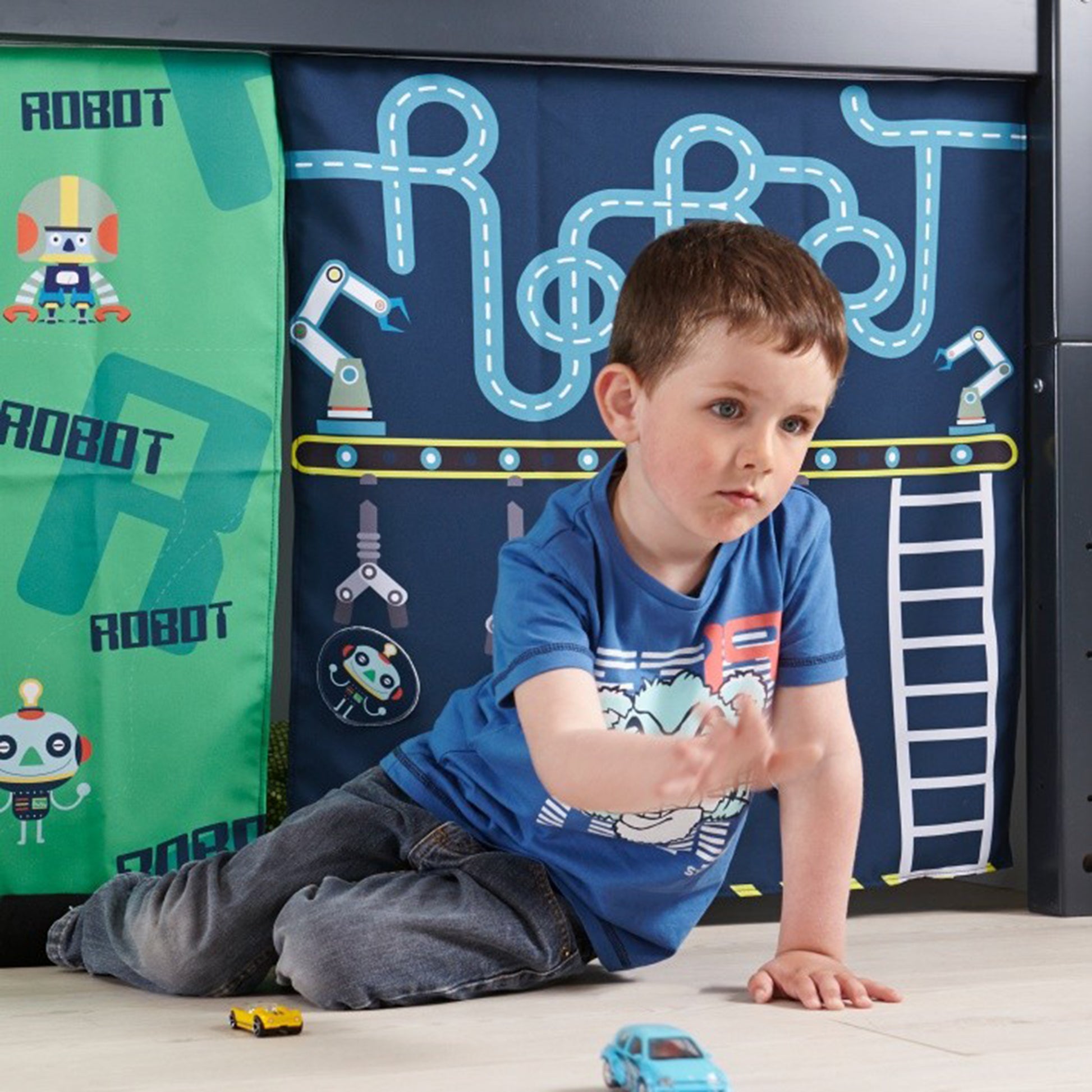 Manis-h  2 Bed Pockets in a Robot Design