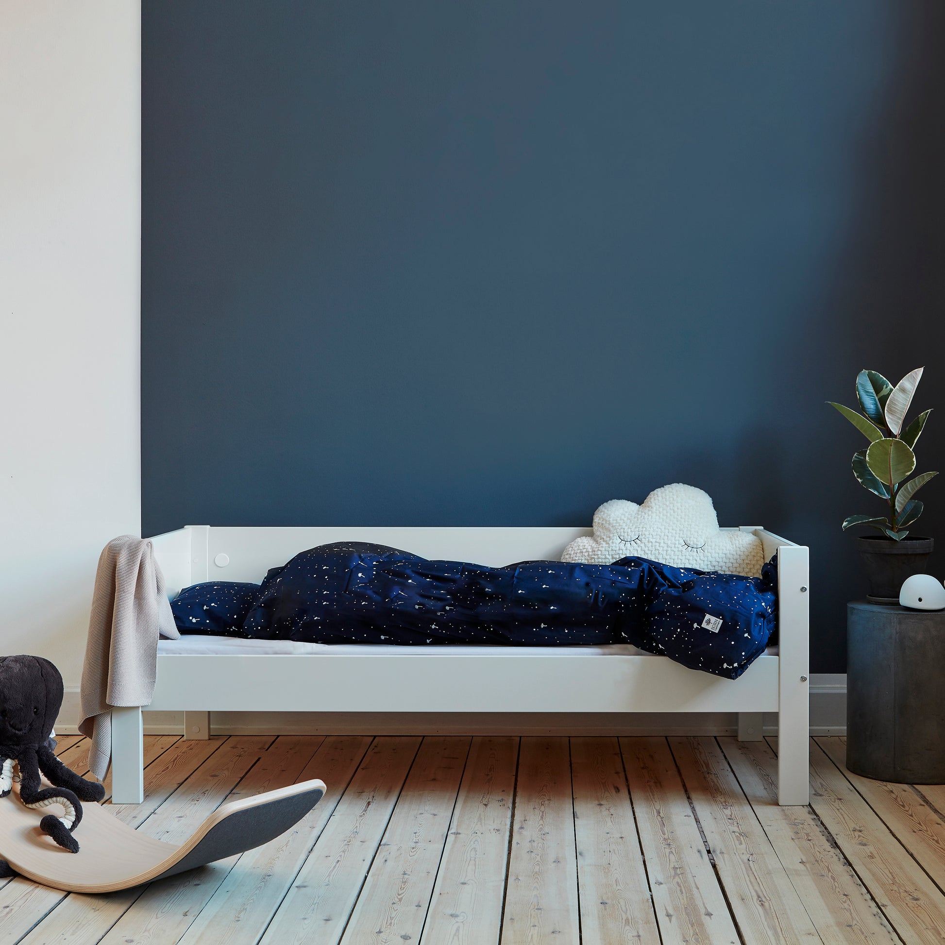 Huxie  White Day Bed