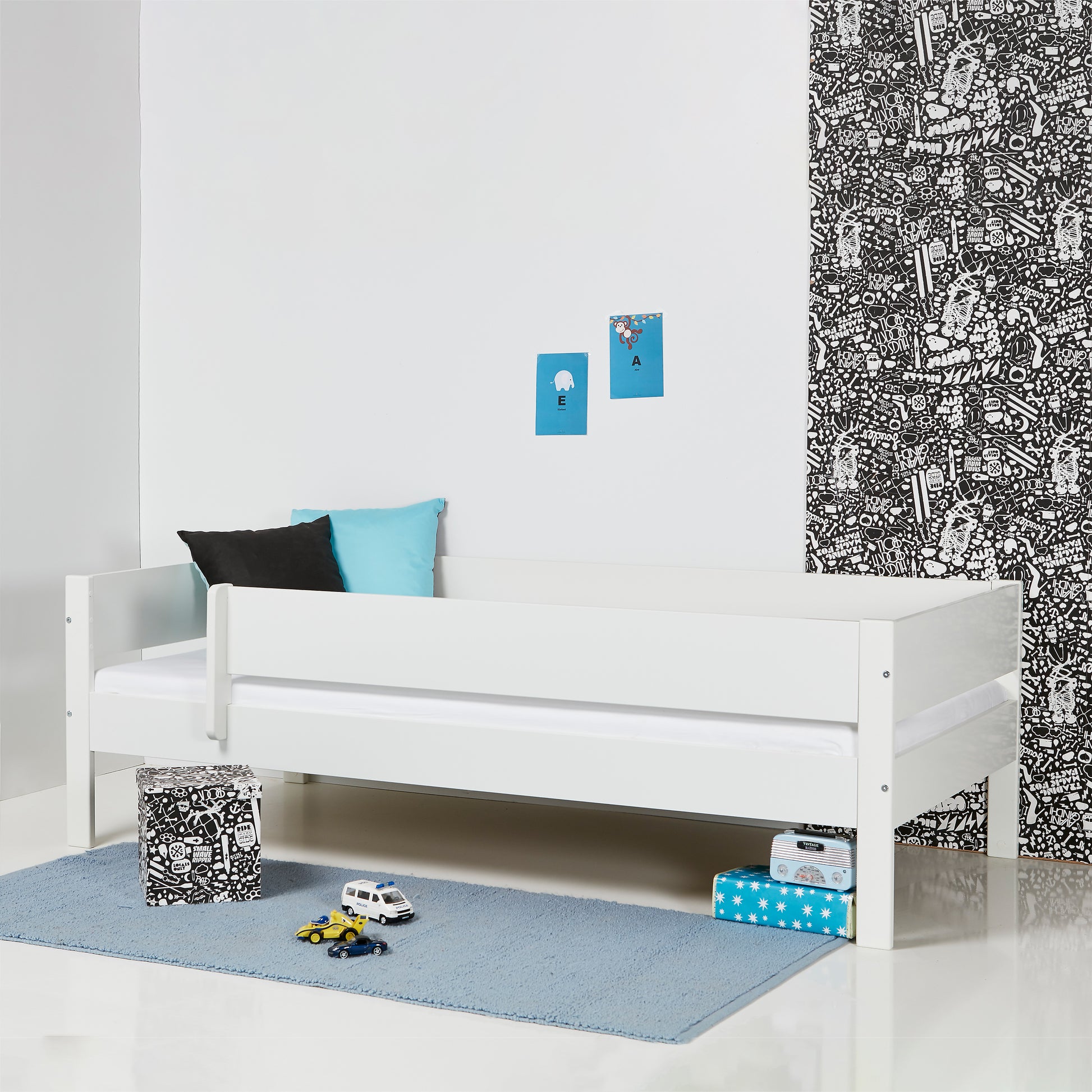 Huxie  White Day Bed with Safety Rail in White